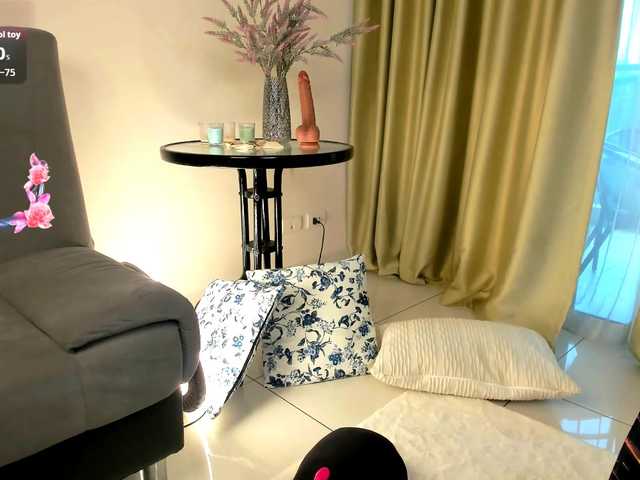 evelyne-xx — live female cam