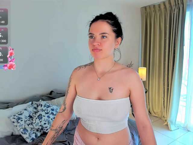 evelyne-xx live cam on BongaCams