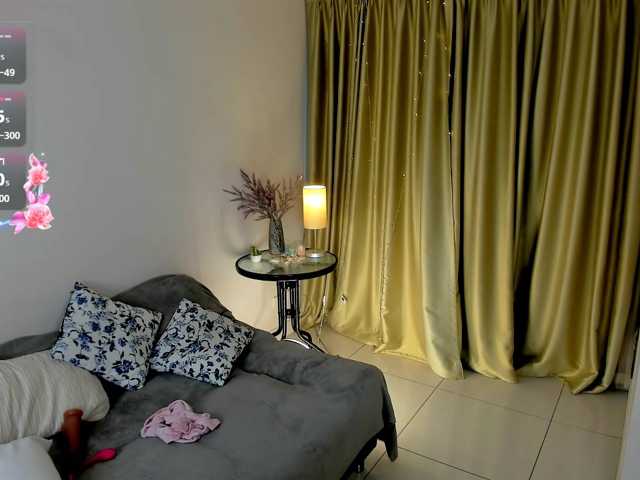 evelyne-xx live cam on BongaCams
