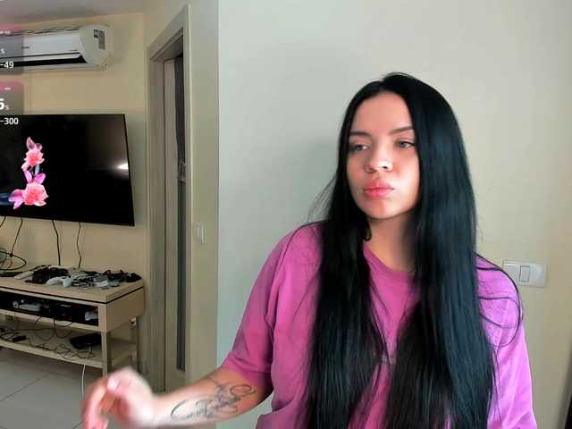 evelyne-xx live cam on BongaCams