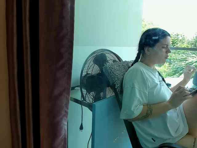 evelyne-xx webcam