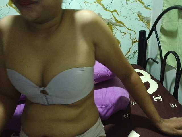 Cazzandra live cam on BongaCams