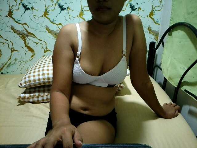 Cazzandra live cam on BongaCams