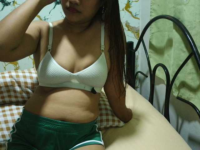 Cazzandra live webcam show