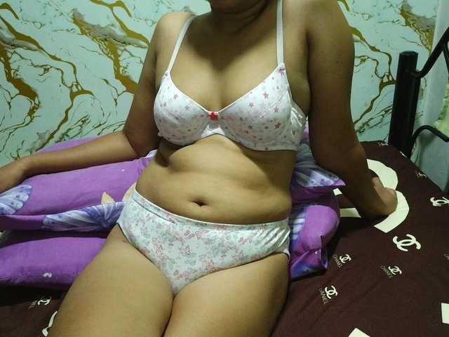 Cazzandra live cam on BongaCams