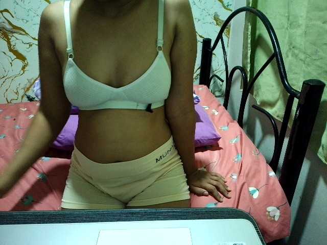 Cazzandra live cam on BongaCams