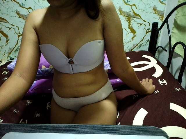 Cazzandra live cam on BongaCams