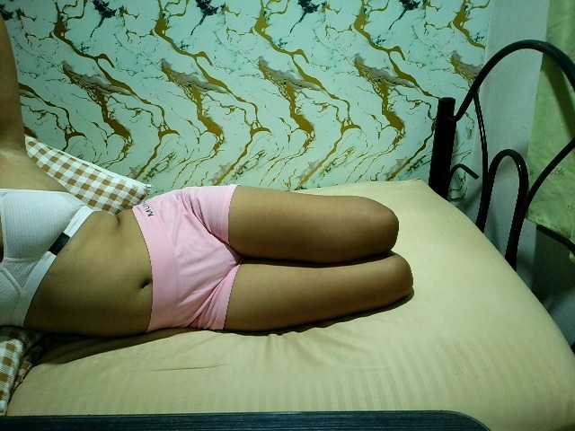 Cazzandra live cam on BongaCams