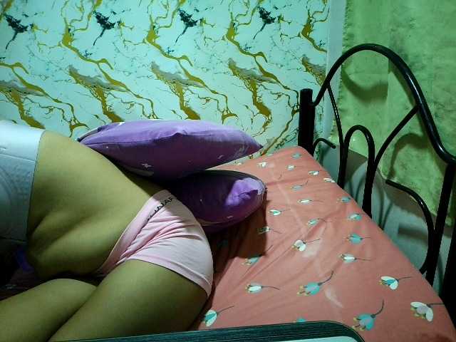Cazzandra live cam on BongaCams
