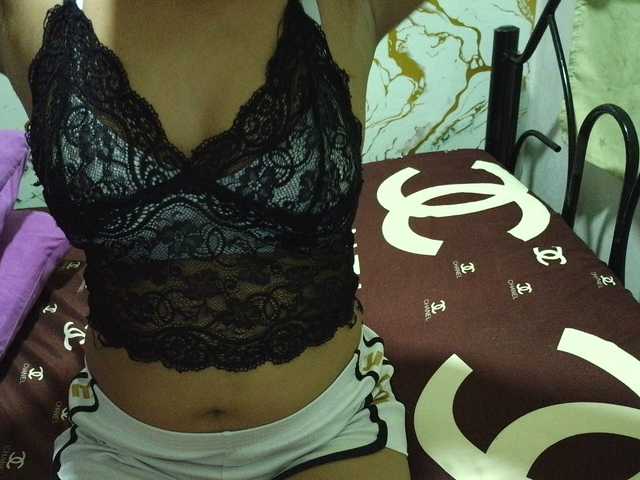Cazzandra live cam on BongaCams