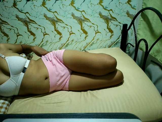 Cazzandra live cam on BongaCams