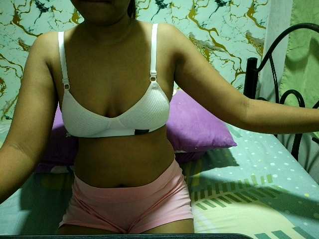 Cazzandra live cam on BongaCams