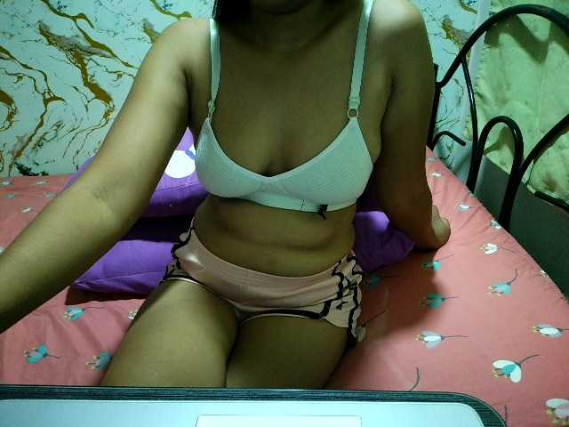 Cazzandra live cam on BongaCams