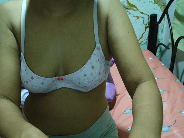 Cazzandra live cam on BongaCams