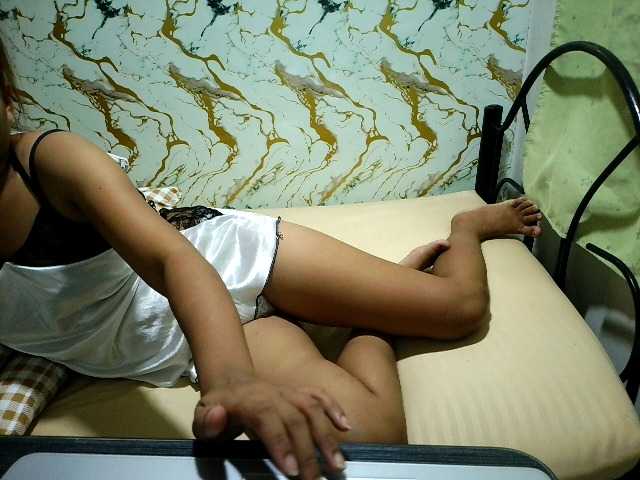 Cazzandra live cam on BongaCams