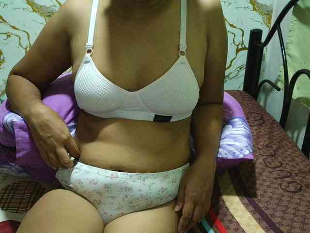 Cazzandra webcam