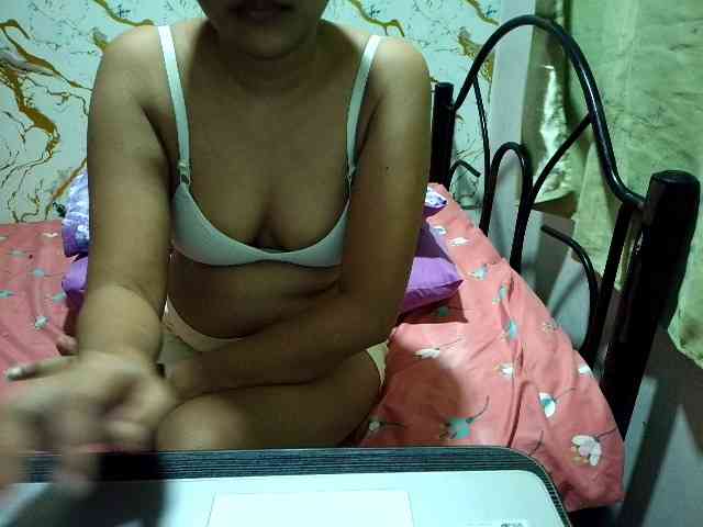Cazzandra webcam