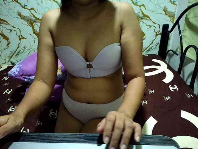 Cazzandra webcam
