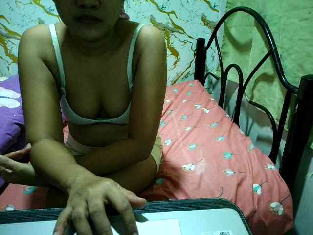 Cazzandra webcam