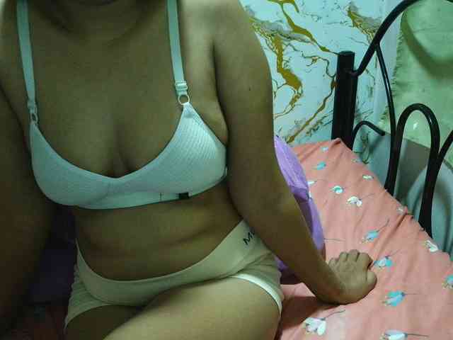 Cazzandra webcam