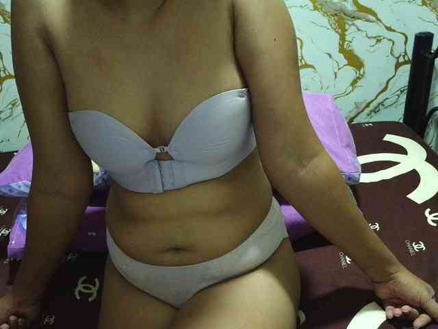 Cazzandra webcam