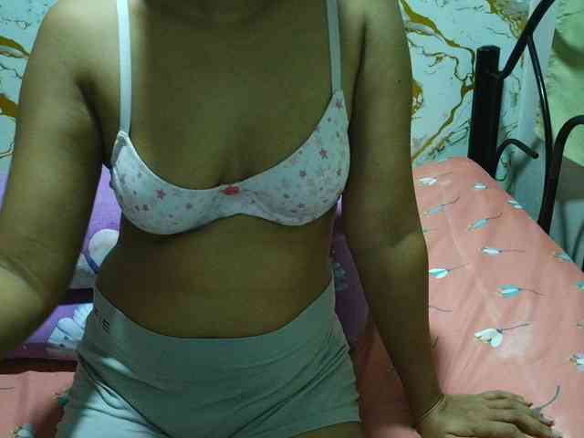 Cazzandra webcam