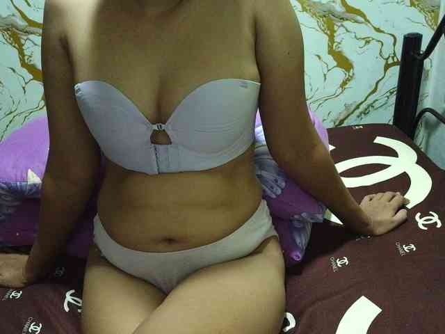 Cazzandra webcam