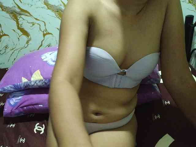 Cazzandra webcam