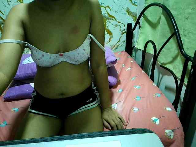 Cazzandra webcam