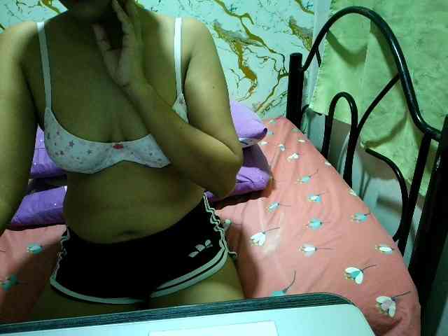 Cazzandra webcam