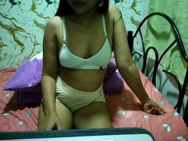 Cazzandra webcam