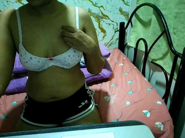 Cazzandra webcam