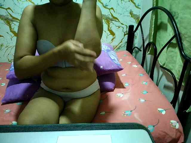 Cazzandra webcam