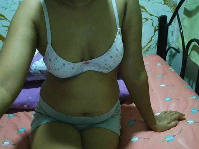 Cazzandra webcam