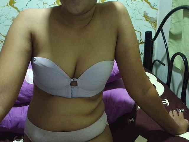 Cazzandra webcam