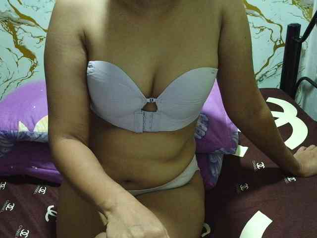 Cazzandra webcam