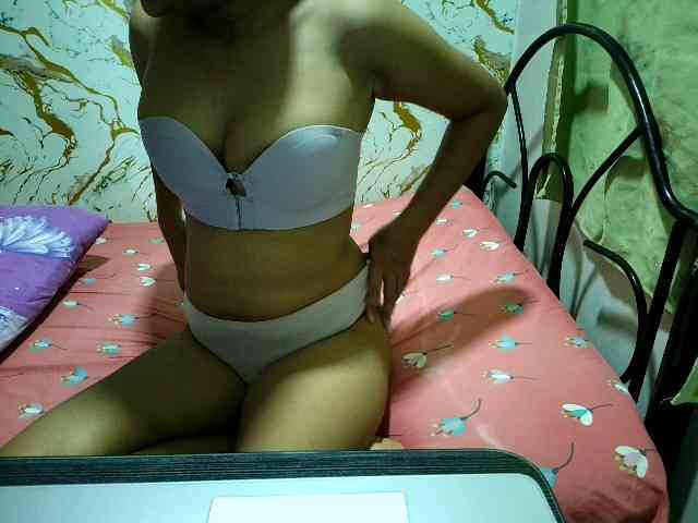 Cazzandra webcam