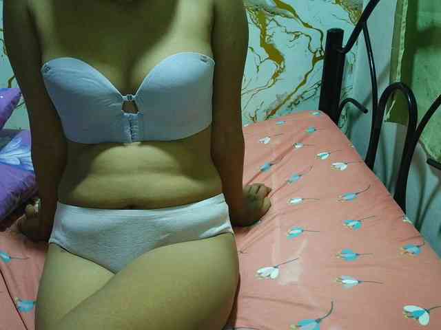 Cazzandra webcam