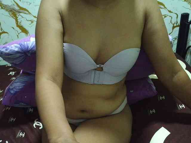 Cazzandra webcam