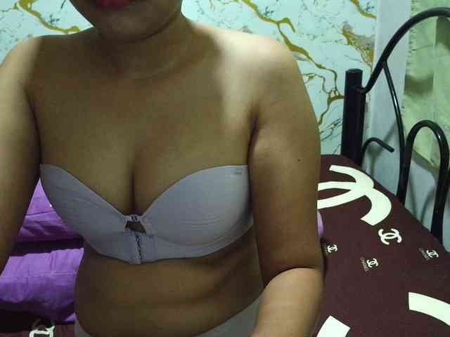 Cazzandra webcam