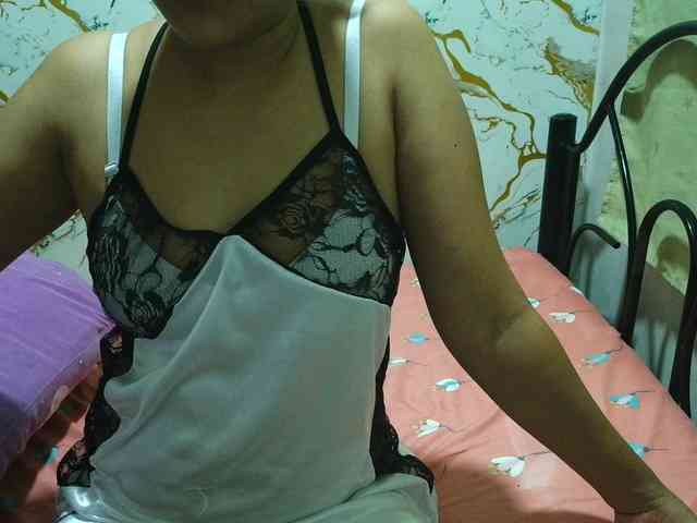 Cazzandra webcam