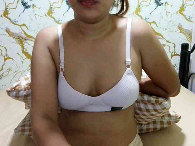 Cazzandra webcam