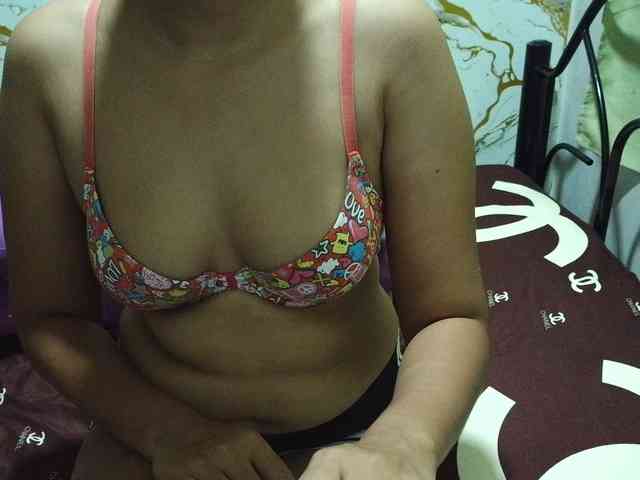 Cazzandra webcam