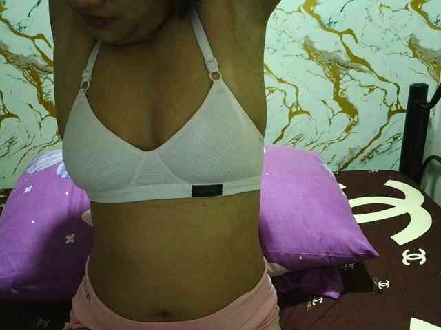 Cazzandra webcam