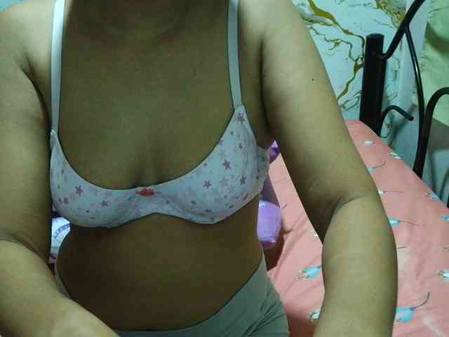 Cazzandra webcam