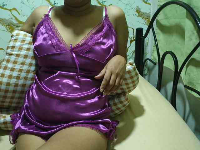 Cazzandra webcam