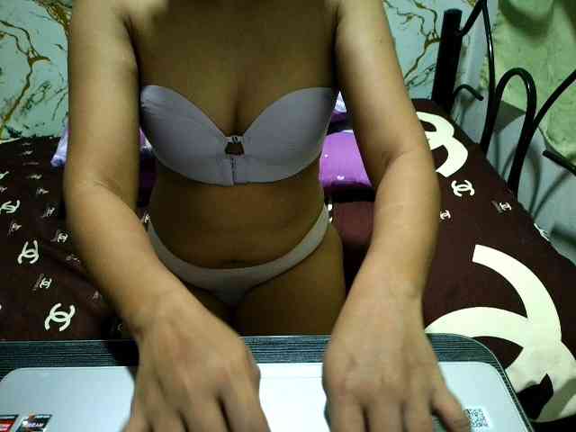 Cazzandra webcam