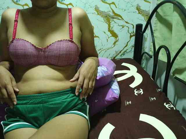 Cazzandra webcam