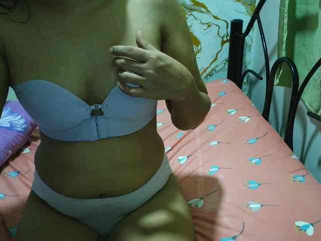 Cazzandra webcam