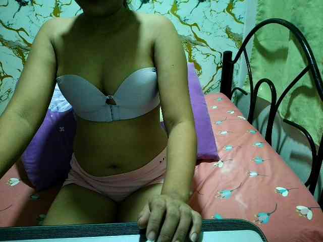 Cazzandra webcam
